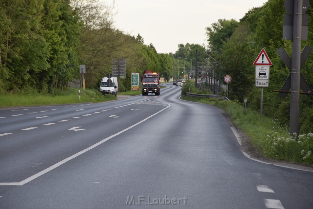 TLF 4 umgestuerzt Koeln Bocklemuend Ollenhauer Ring Militaerringstr P101.JPG - Miklos Laubert